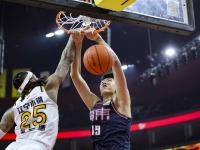 开云体育登录-篮球运动员精湛技术展示实力和魅力