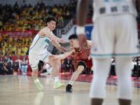 开云体育官网-关于淘汰赛打响！篮球联赛激烈比拼看点十足的信息