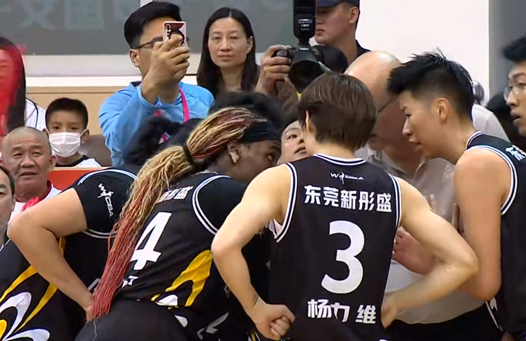 广东队主教练点评比赛，力赞球员表现的简单介绍