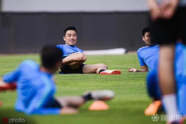 包含大连人全队训练暖场，备战关键对决的词条