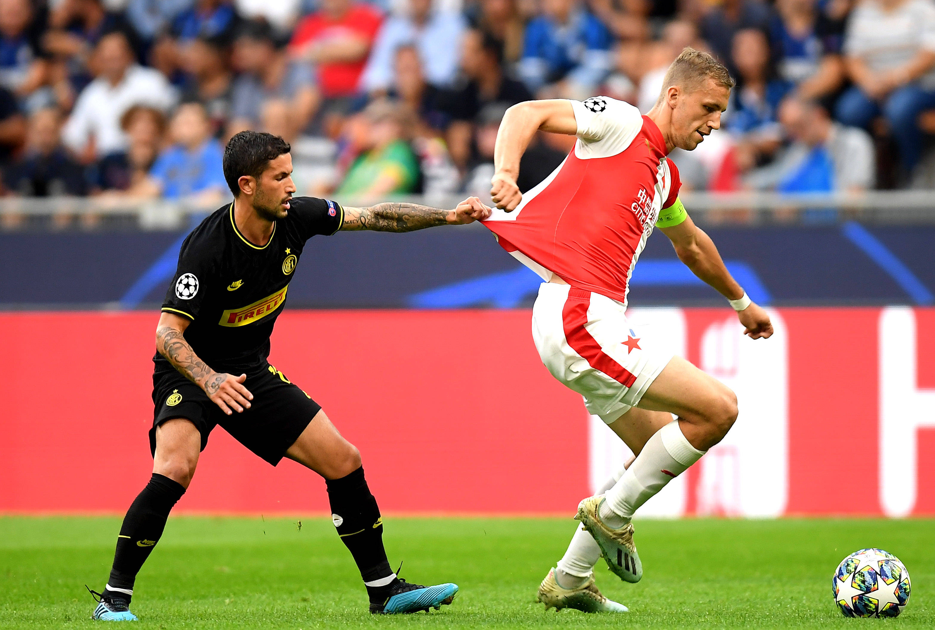 里尔足球俱乐部的实力逐渐崭露头角的简单介绍