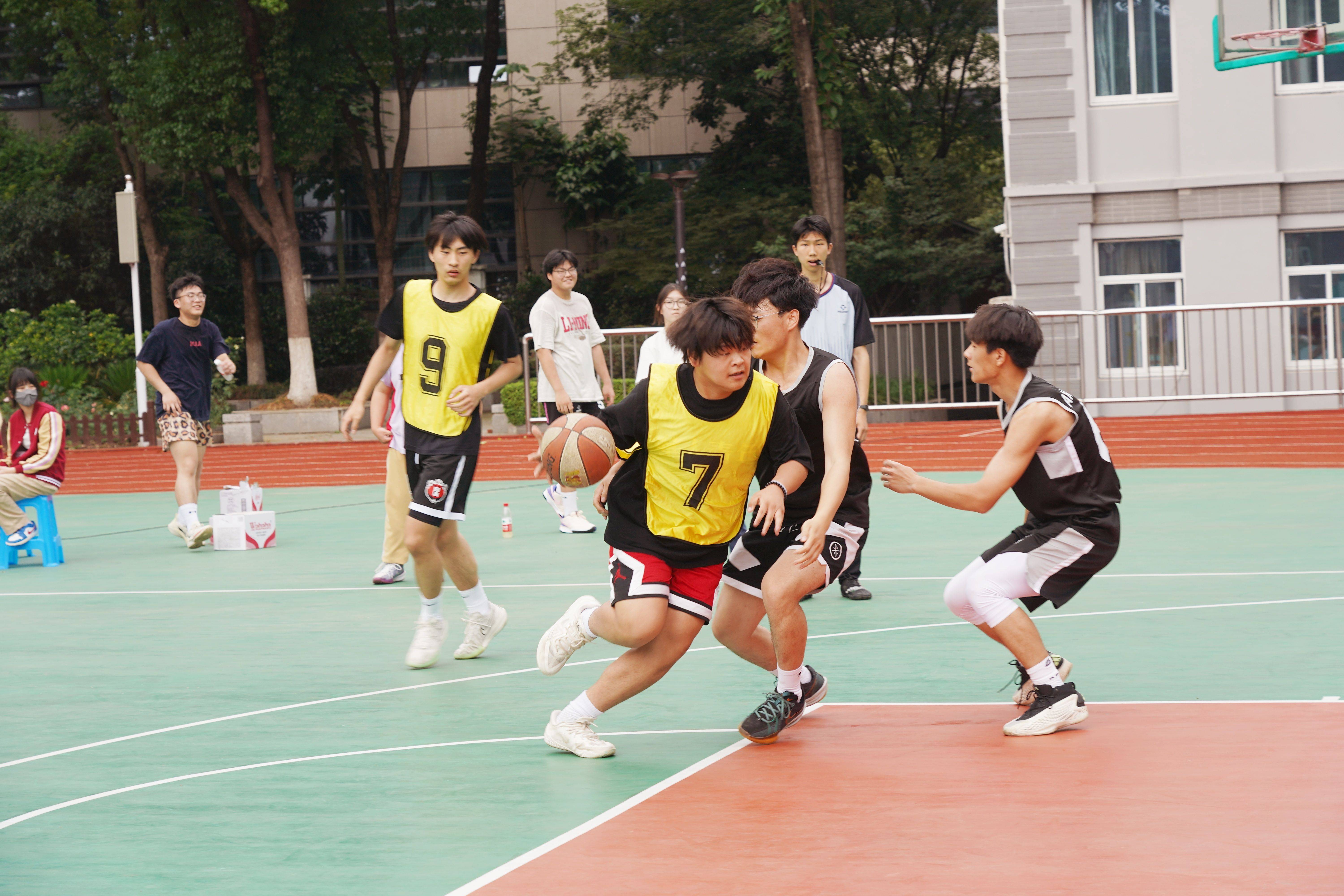 关于淘汰赛打响!篮球联赛激烈比拼看点十足的信息 关于淘汰赛打响!篮球联赛激烈比拼看点十足的信息